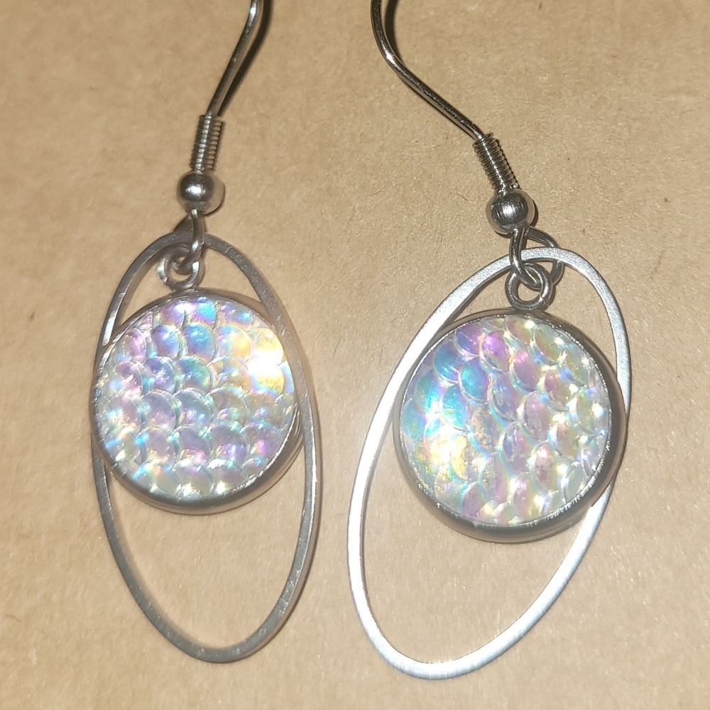 Earrings - Picture 6 of 10